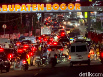 Video: Arus Wisata Jalur Puncak Padat Malam Ini