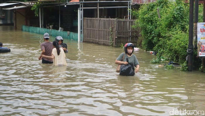 Kondisi banjir di Desa Bumirejo, Kecamatan Juwana, Kabupaten Pati, Jumat (16/1/2026).