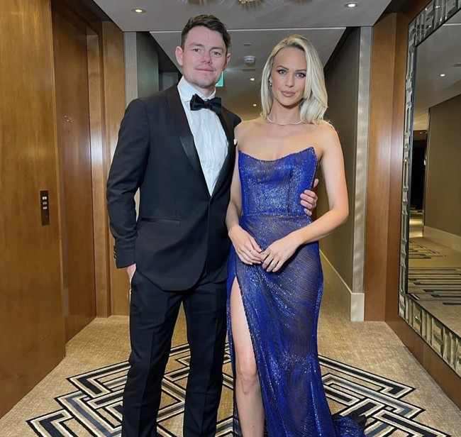 Jules akhirnya meninggalkan Brisbane dan kembali ke Perth bersama anak-anaknya menjelang Natal, serta menegaskan tidak berupaya memperbaiki pernikahan. Tak lama berselang, Lachie Neale mengumumkan perpisahan mereka dan mengundurkan diri dari posisi kepemimpinan di Brisbane Lions, tanpa pernah mengonfirmasi detail dugaan perselingkuhan tersebut. Foto: dok. Instagram