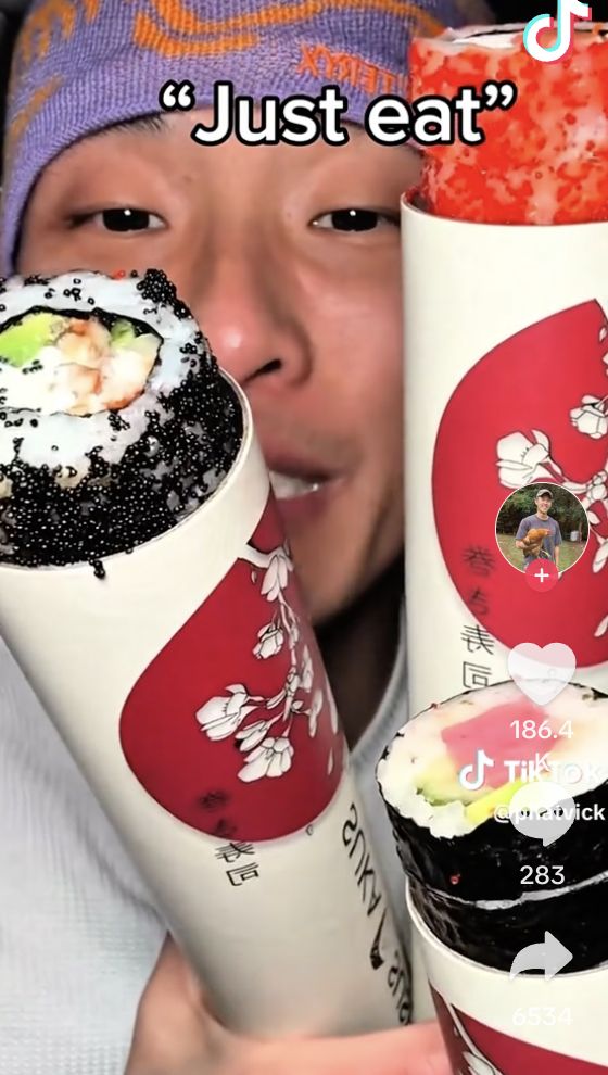Lagi Viral 'Sushi Push Pop', Cara Baru Makan Sushi Tanpa Sumpit