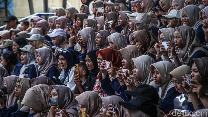Sejumlah pegunjung berlibur dengam wisata edukasi di kawasan Ocean Dream, Ancol, Jakarta Utara, Jumat (16/1/2026).