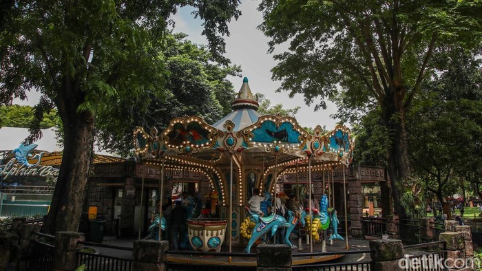 Sejumlah pegunjung berlibur dengam wisata edukasi di kawasan Ocean Dream, Ancol, Jakarta Utara, Jumat (16/1/2026).