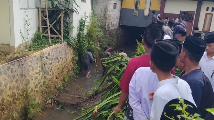 Siang yang Gempar di Sindangsari Ciamis