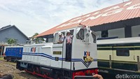 Lokomotif D301. Peluncuran livery lawas lokomotif itu diklaim bukan sekadar mengecat ulang, melainkan upaya preservasi sejarah transportasi di Indonesia. Lokomotif BB306 dan D301 merupakan jenis lokomotif hidrolik buatan Jerman yang kini populasinya sudah sangat langka.  (Foto: Hans Wilhem Michelson)