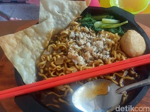 Mencicip Mi Pedas di Piring Panas Indramayu