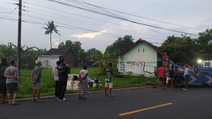Pajero Oleng Lalu Nyemplung Sawah di Pundong Bantul