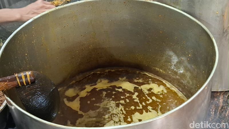 Hanya Jual Satu Menu, Pallubasa Serigala Tetap Digemari Sejak 1987