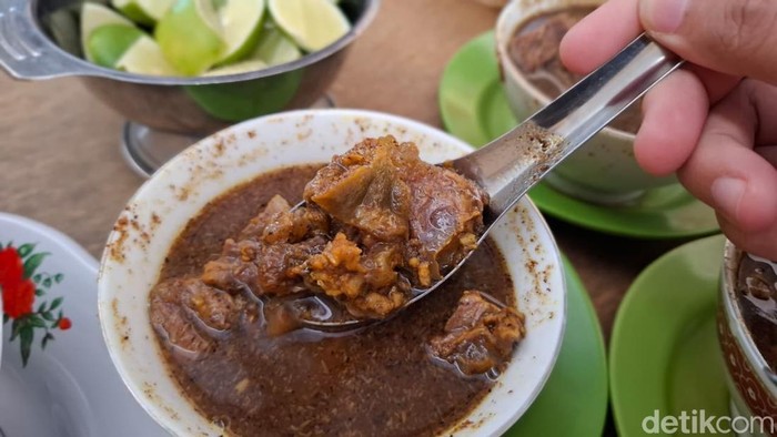 Hanya Jual Satu Menu, Pallubasa Serigala Tetap Digemari Sejak 1987