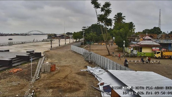 Pembangunan revitalisasi Benteng Kuto Besak Palembang.