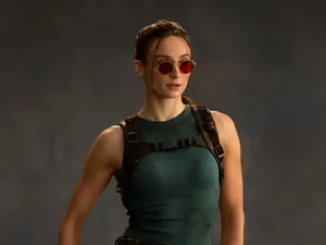 Body Sophie Turner Jadi Lara Croft Banjir Pujian, Hasil Nge-gym 8 jam Sehari