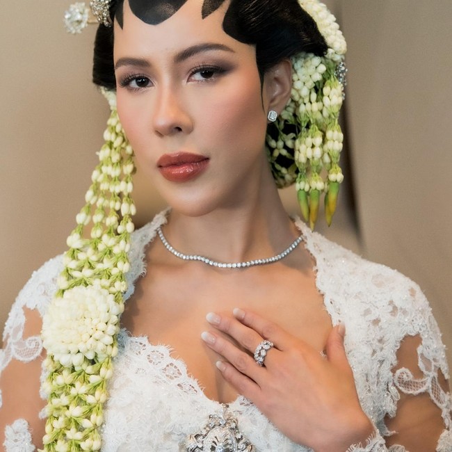 Foto: Detail Perhiasan Mewah untuk Pernikahan Anak Tommy Soeharto dan Istri