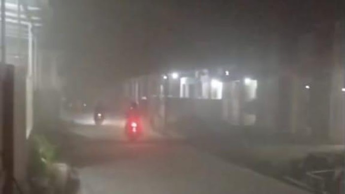 Perumahan di Minut Tercemar Asap Pabrik Arang, Puluhan Anak Alami ISPA