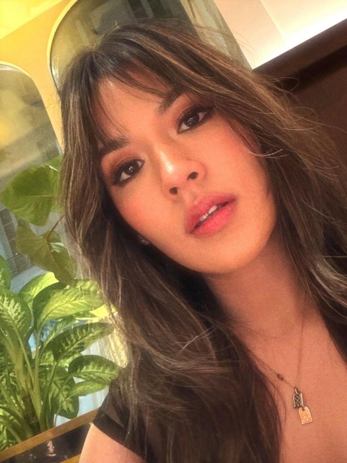 Raisa dengan potongan rambut barunya.