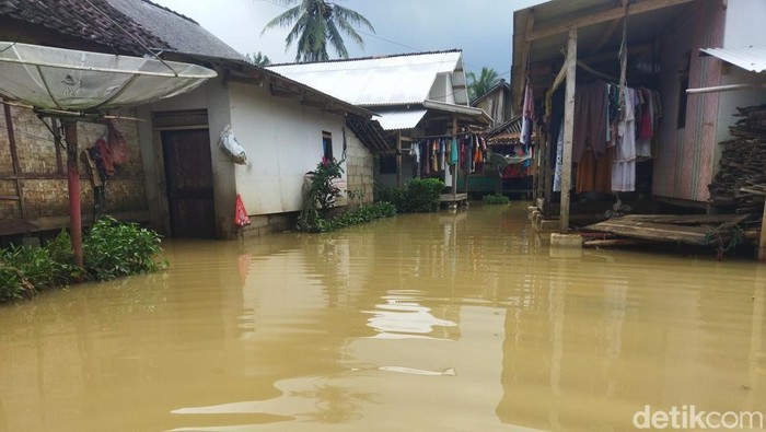 Banjir Pandeglang Mengancam, Warga Tercekik Kebutuhan Dasar!