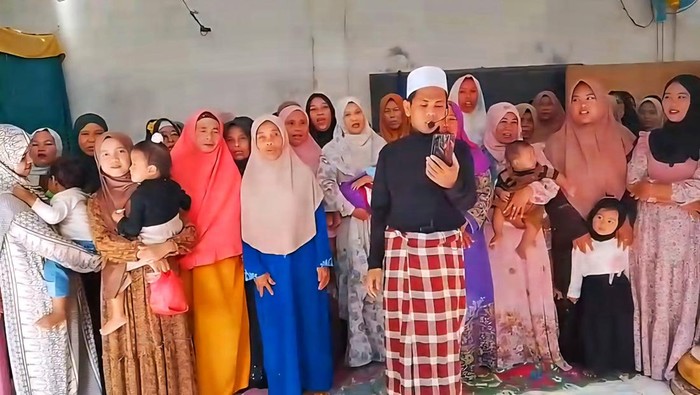 Video warga menolak rencana eksploitasi panas bumi di Kaki Gunung Halimun