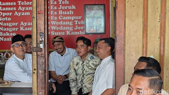 Respons Dua PB XIV Usai Diajak Nyate Bareng Wapres Gibran