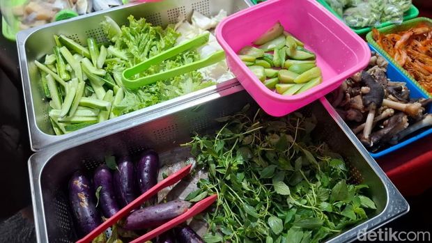 Sambal Bebas Ambil, Lalapan di WGP Ini Jadi Langganan Hotman Paris