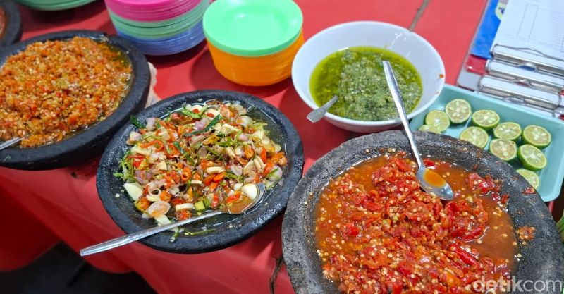 Sambal Bebas Ambil, Lalapan di WGP Ini Jadi Langganan Hotman Paris