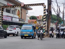 Kelakuan Pengendara Salmon Lawan Arah di Jaksel Bikin Rawan Kecelakaan