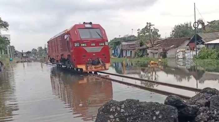 Bertambah, Ini Daftar 9 Perjalanan KA Dibatalkan Imbas Banjir di Pekalongan
