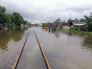 KAI Batalkan 23 Perjalanan Kereta Api Hari Ini Imbas Banjir Pekalongan
