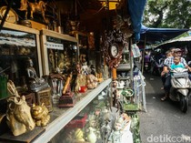 Berburu Harta Karun di Pasar Loak Jatinegara