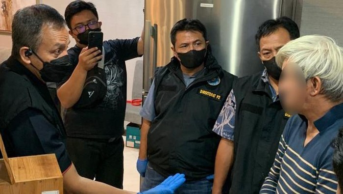 BNN membongkar praktik produksi vape berisi liquid narkoba jenis etomidate di Apartemen Jaksel. (dok.BNN Indonesia)
