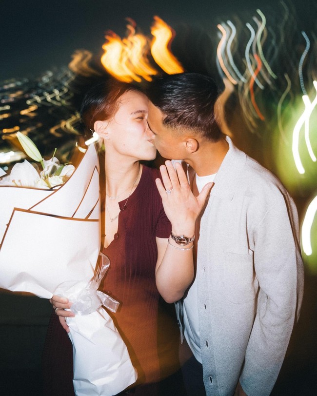 Berlatar suasana malam ibu kota, Marciana pun menerima cinta pemain Persib tersebut. Foto: Instagram