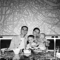 Setelah melangsungkan prosesi lamaran yang romantis, Eliano dan Mariana merayakannya bersama kedua anak mereka.  Foto: Instagram