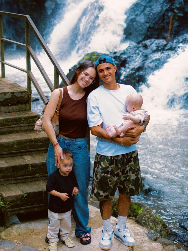 Seperti Eliano Reijnders, Marciana diketahui memiliki darah Indonesia. Dalam sebuah foto yang dibagikannya, ia terlihat berpose dengan sang nenek yang berasal dari Indonesia. Foto: Instagram