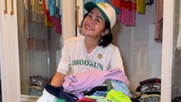 Farida Nurhan mengucapkan terima kasih sekali lagi untuk YouTube. Terima kasih buat pengalaman dan pembelajaran tak terhingganya YouTube, terima kasih untuk pengalaman yang sometime di luar nalar juga, kamu juga membuat Omay menjadi Hamba Tuhan yang jauh lebih baik lagi dari sebelumnya, last but not least terima kasih buat harta karunnya, banyak mimpi masa kecil dan mudaku terwujud karena ngonten di platformmu. To be honest, selama ini Omay bertahan tetap ngonten sebagai ucapan terima kasihku kepadamu, but now I have to go, tulisnya. (Foto: dok Instagram farida.nurhan)