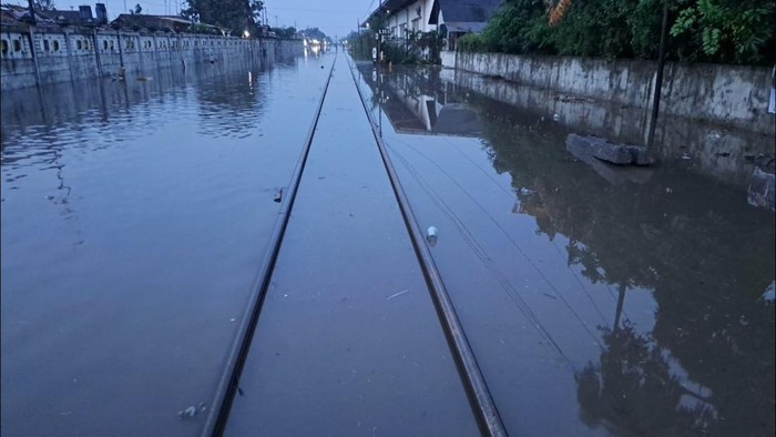 82 Perjalanan Kereta Api Batal Imbas Banjir di Pekalongan