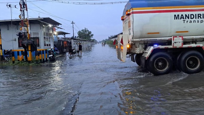 4 Perjalanan KA Dibatalkan Imbas Banjir di Pekalongan, Ini Daftarnya