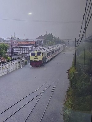 Terperangkap di Kereta  