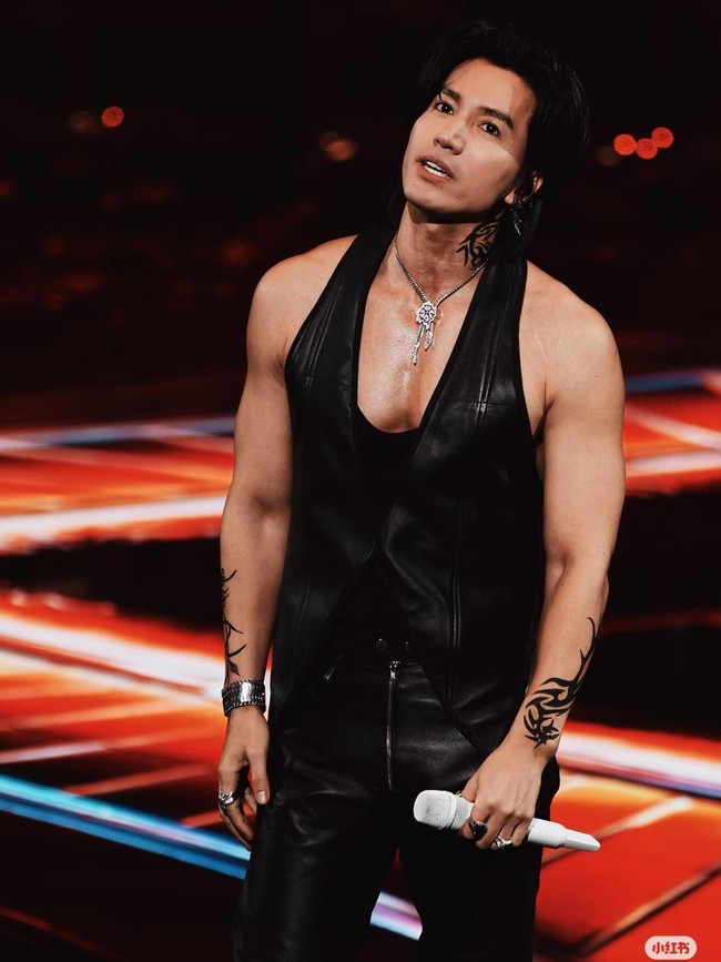 8 Foto Terbaru Jerry Yan di Konser Reuni F3, Bikin Jantung Nggak Aman