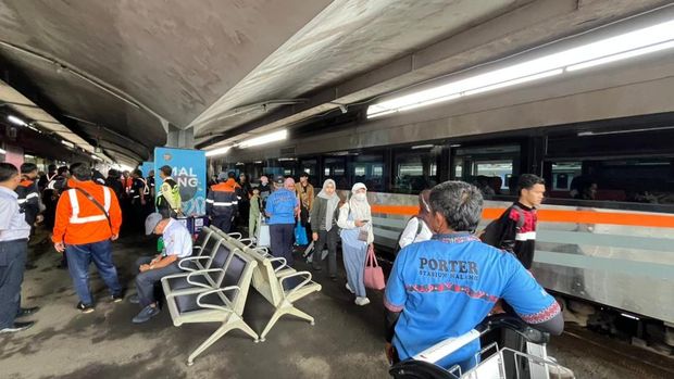 KAI daop 8 Surabaya Keterlambatan kedatangan kereta tujuan Malang dan Surabaya