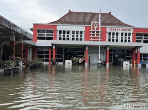 Kantor Samsat Kendal Hari Ini Tutup gegara Kebanjiran, Ada Diskresi Denda Lur!
