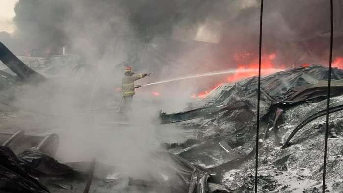 Pabrik Busa di Jepara Ludes Terbakar, Kerugian Capai Rp 5 Miliar