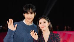 Potret Kim Seon Ho dan Go Yoon Jung Tebar Pesona di Jakarta