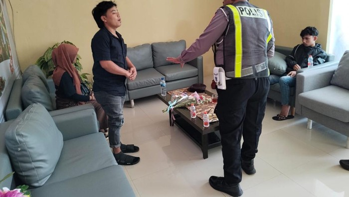 Pasca longsor, Jalan Lingkar Telaga Sarangan Ambrol