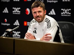 Michael Carrick Diminta Tak Besar Kepala Usai MU Raih 4 Kemenangan Beruntun