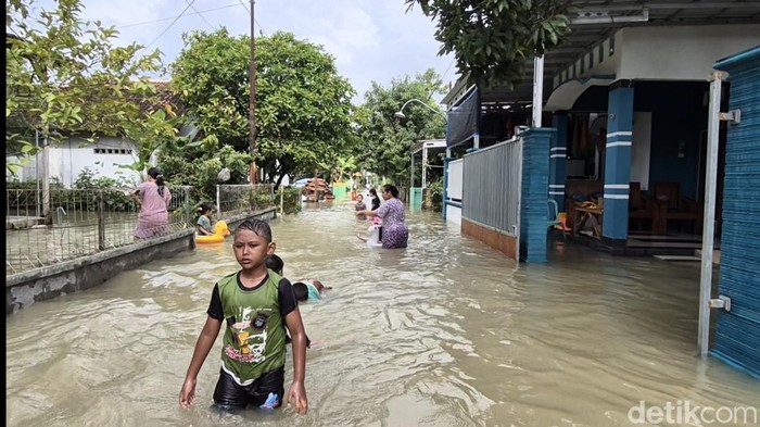 Penampakan banjir di Kelurahan Ketapan, Kecamatan Kendal Kota, Sabtu (17/1/2026).
