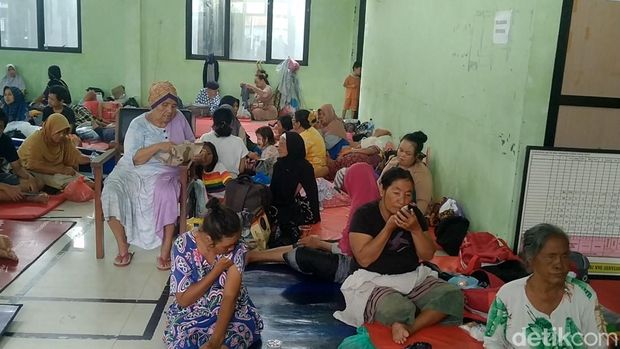 Penampakan banjir di Pekalongan Barat, Kota Pekalongan, Sabtu (17/1/2026). Penampakan banjir di Pekalongan Barat, Kota Pekalongan, Sabtu (17/1/2026). Imbasnya, ratusan warga mengungsi di aula kantor kecamatan setempat.