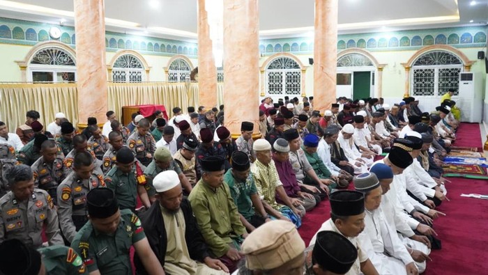 Gerakan Subuh Berjamaah, Polda Riau Ajak Warga Jaga Kamtibmas dan Lingkungan