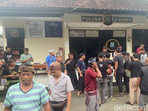 Sejumlah Pengelingsir Geruduk Polsek Sidemen, Desak Polisi Tangkap Pencuri Uang Kepeng