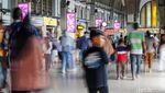 Ramainya Penumpang di Stasiun Jakarta Kota Saat Libur Panjang
