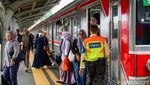Ramainya Penumpang di Stasiun Jakarta Kota Saat Libur Panjang