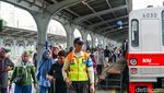 Ramainya Penumpang di Stasiun Jakarta Kota Saat Libur Panjang