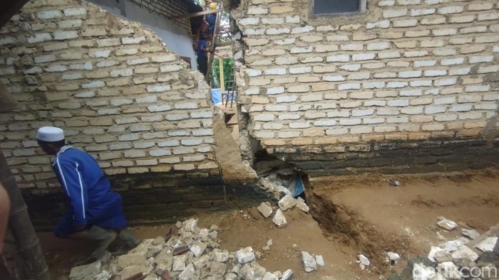 10 Bangunan Rusak Imbas Tanah Gerak Bikin Rumah Terbelah di Pamekasan