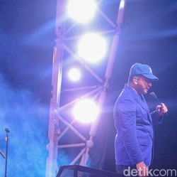 Sal Priadi Ajak Penggemar Larut di The Storytelling Night